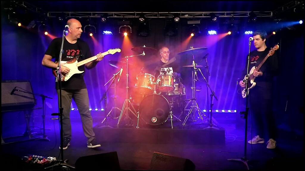 8 walking on the moon.mp4