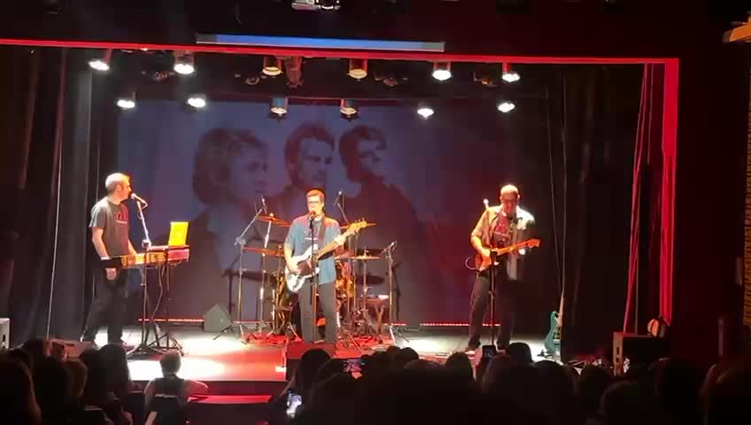 WhatsApp Video 2025-03-13 at 22.54.24.mp4