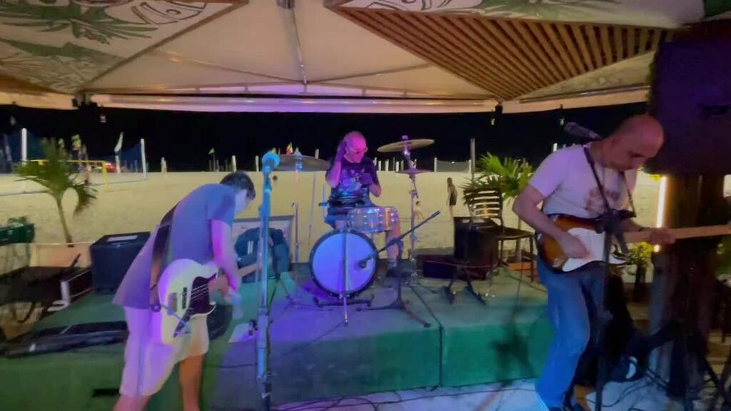 every little thing she does is magic.MP4