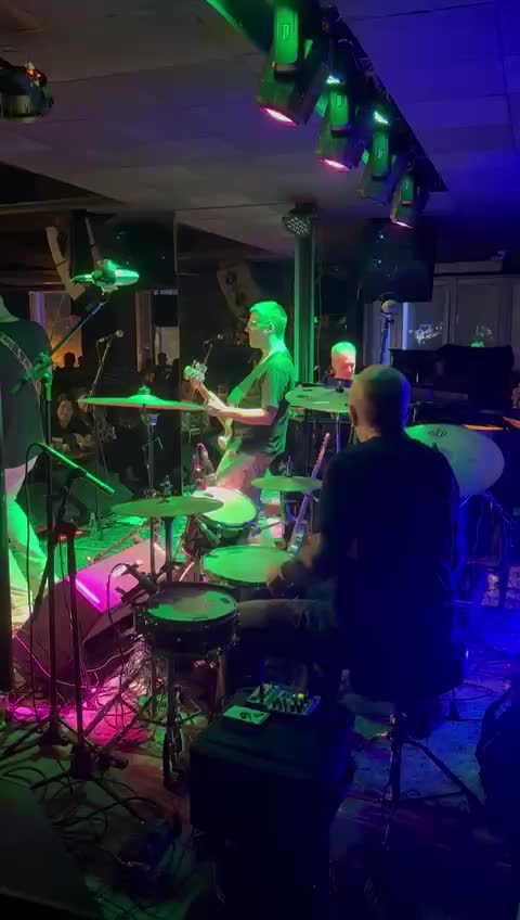 Bring on the night - solo de guitarra