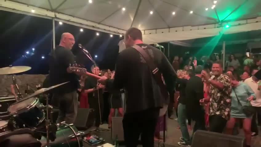 guarderya_everybody wants to rule the world.mp4