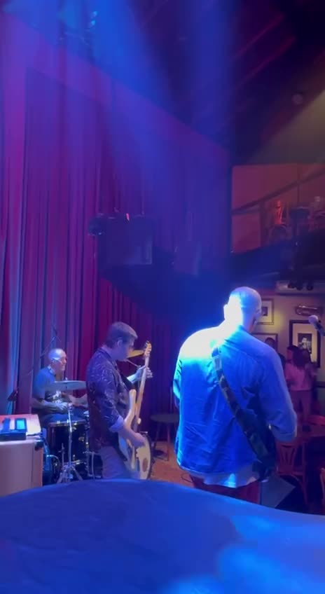 1_5150353648391292240 (1).mp4