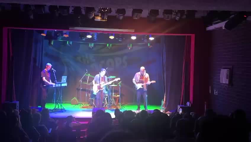 WhatsApp Video 2025-03-13 at 22.53.49.mp4