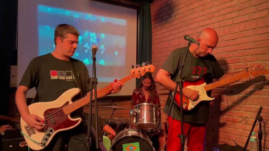 everybody wants to rule the world.MP4