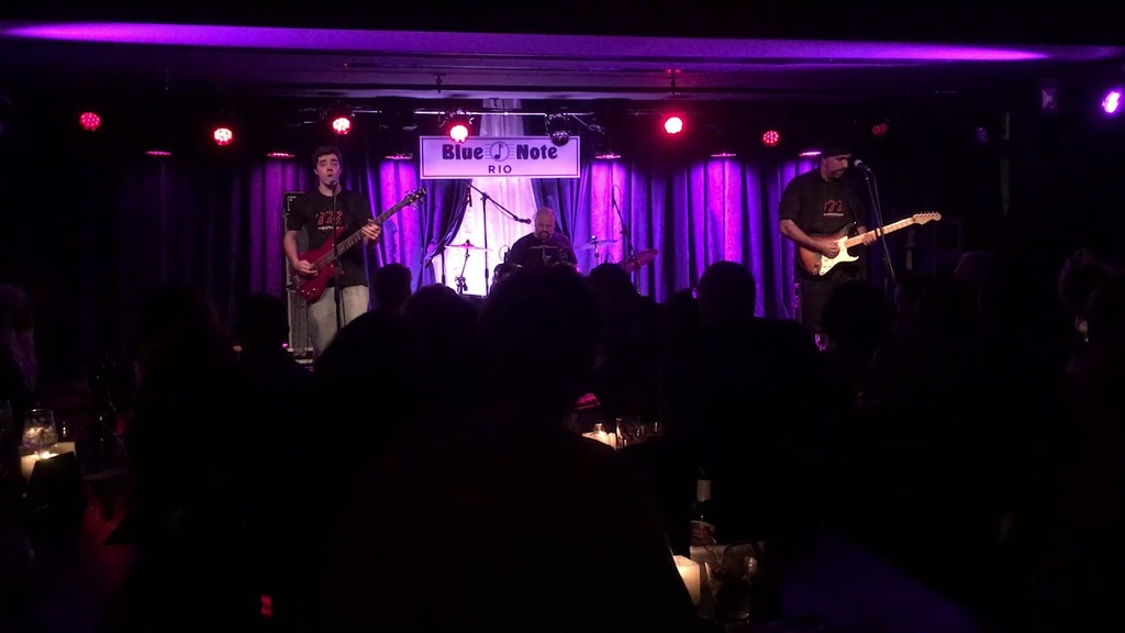 The Badcops tocando So Lonely (The Police)